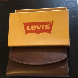 Tri fold brown wallet